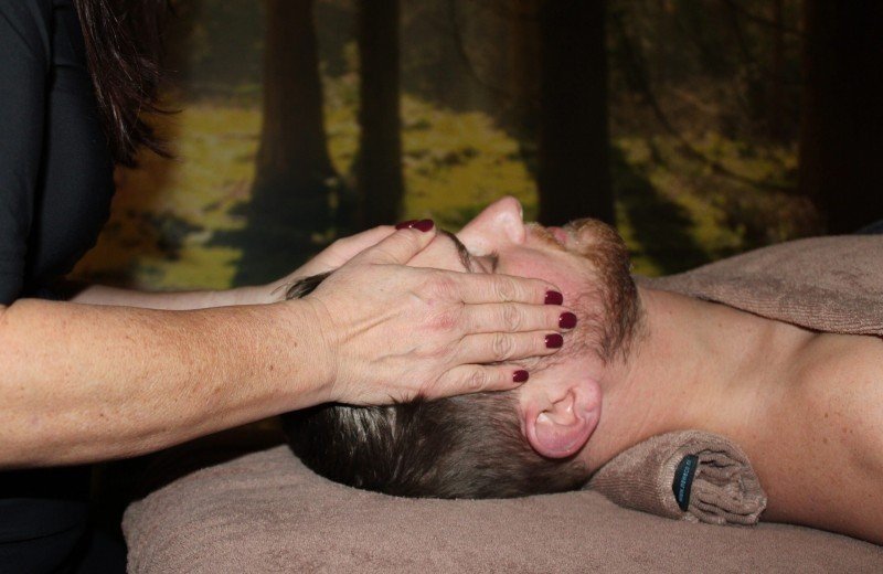 Hoofdpijn-massage